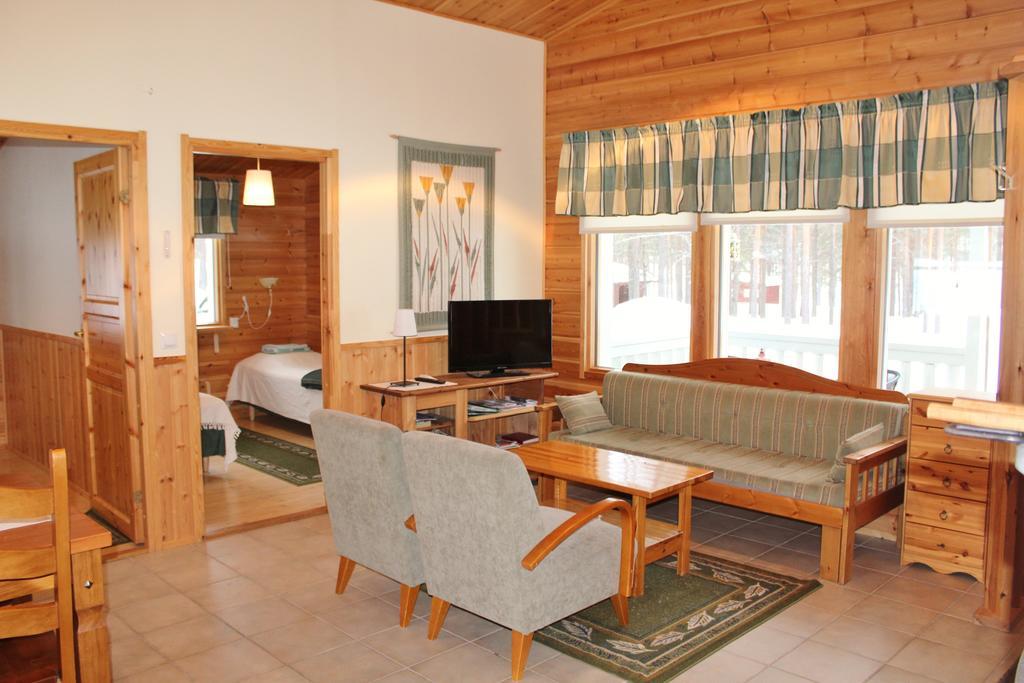 Petaejaekylae Villa Kuusamo Rum bild