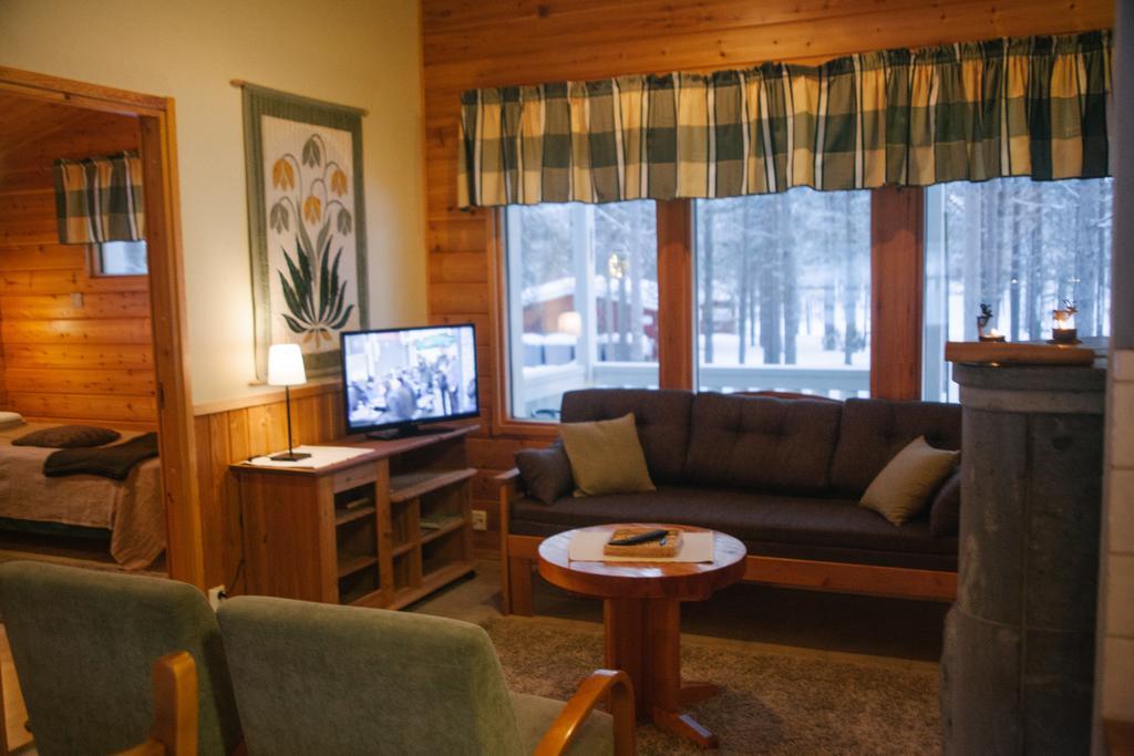 Petaejaekylae Villa Kuusamo Rum bild