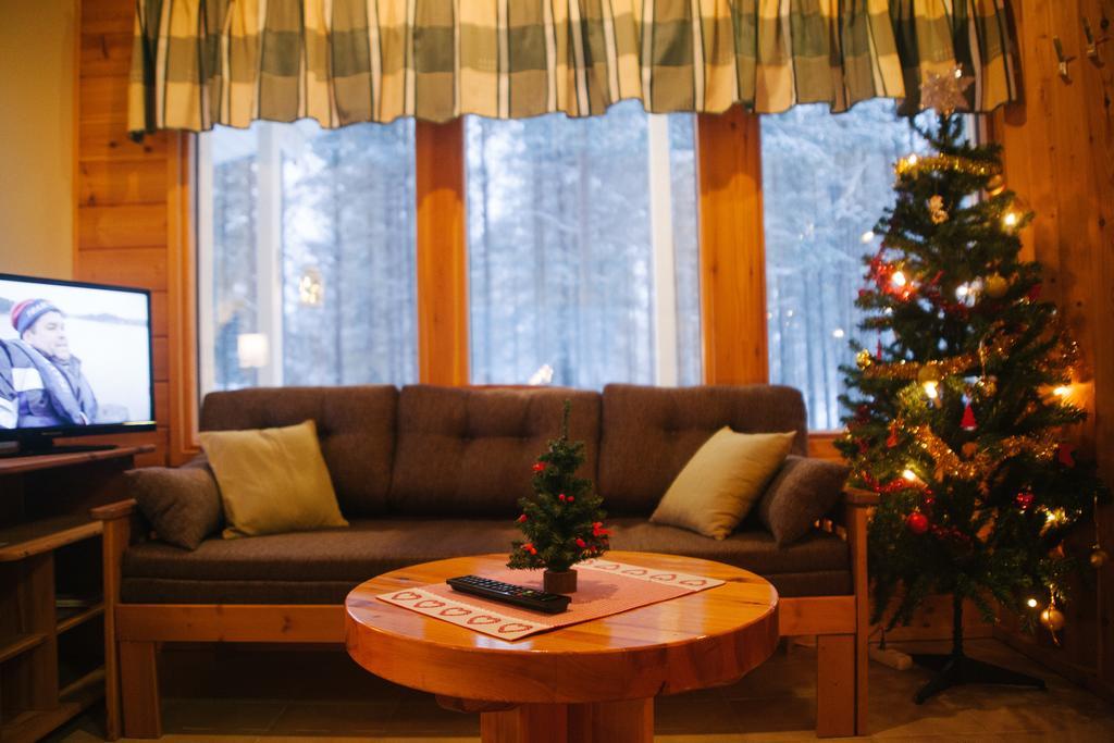 Petaejaekylae Villa Kuusamo Rum bild