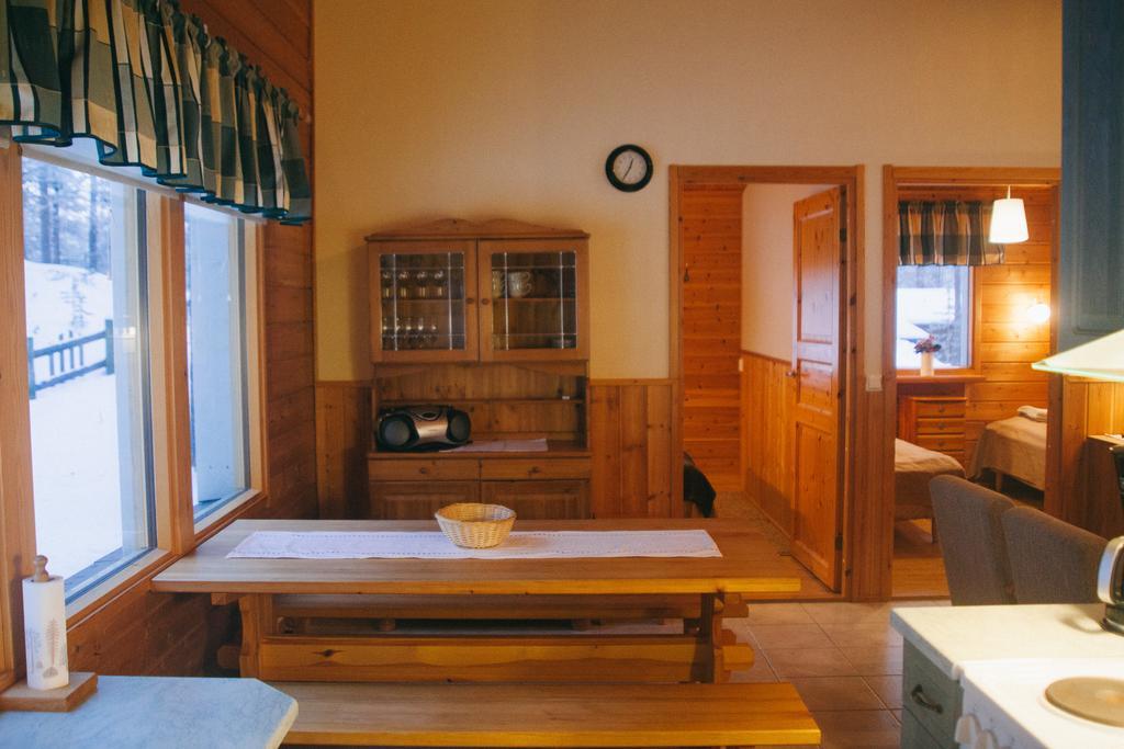 Petaejaekylae Villa Kuusamo Rum bild