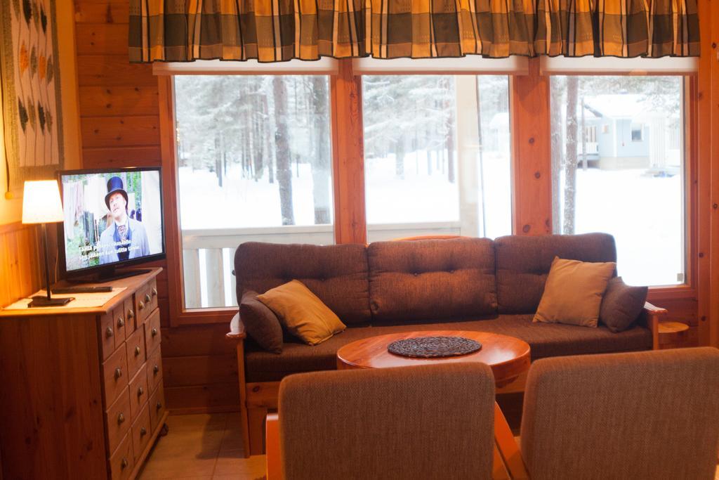 Petaejaekylae Villa Kuusamo Rum bild
